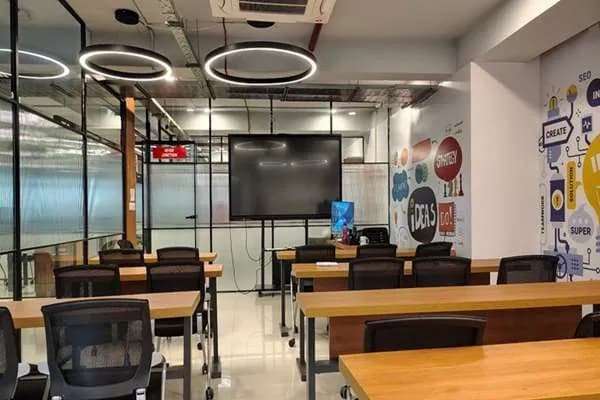 Frameboxx C Scheme campus photograph 1