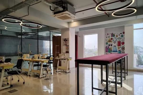 Frameboxx C Scheme campus photograph 8
