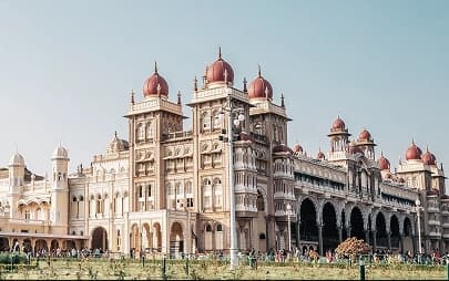 Vidhana Soudha landmark representing Bangalore centre