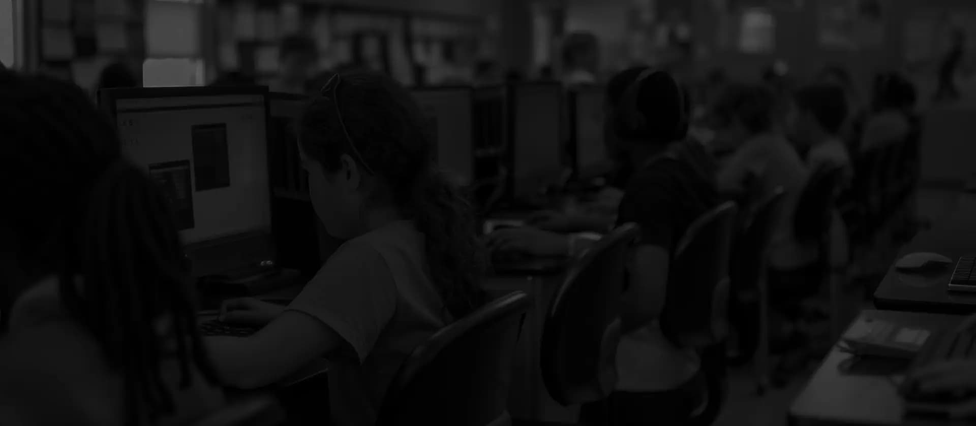 Students learning in a Frameboxx classroom lab